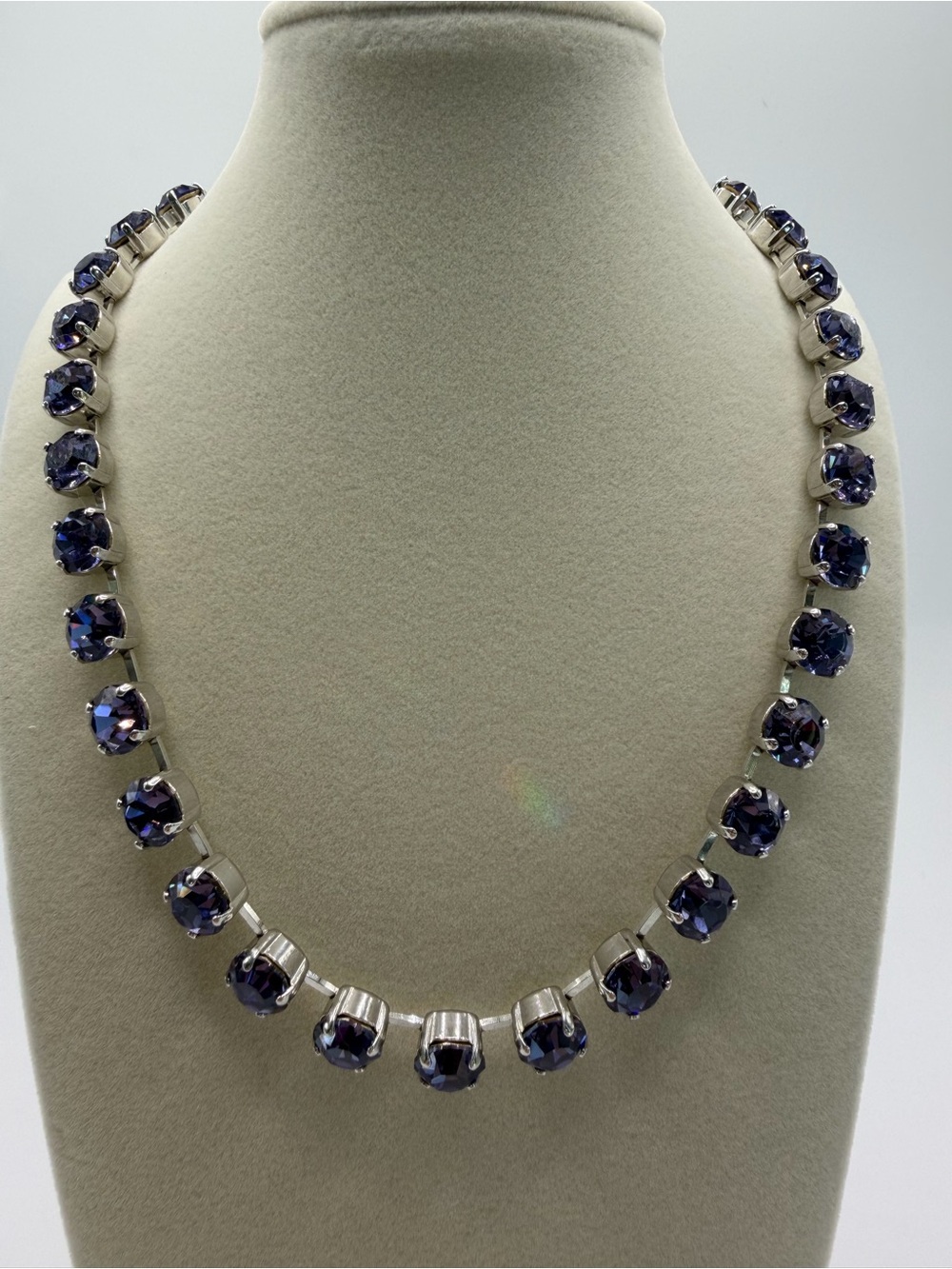 Elegant Silver Necklace with Light Purple Swarovski Crystals
